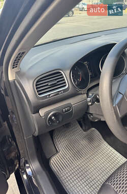 Універсал Volkswagen Golf 2012 в 