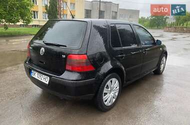 Хетчбек Volkswagen Golf 2000 в 