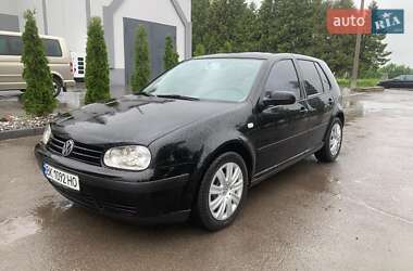 Хетчбек Volkswagen Golf 2000 в 