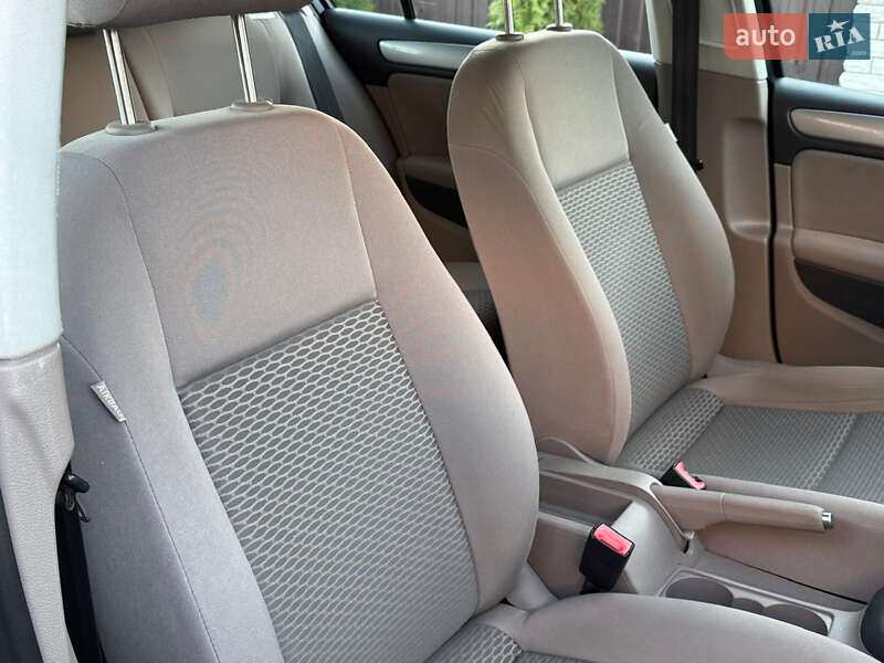Хетчбек Volkswagen Golf 2010 в Вінниці