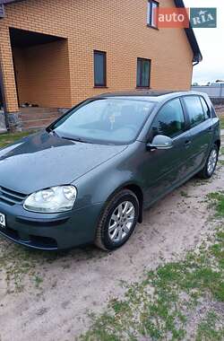 Хэтчбек Volkswagen Golf 2005 в Рокитном