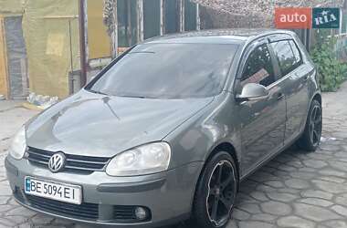 Хетчбек Volkswagen Golf 2005 в Миколаєві