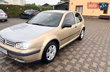 Хетчбек Volkswagen Golf 2002 в Чернівцях
