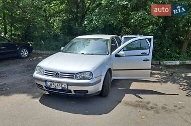 Хэтчбек Volkswagen Golf 2000 в 