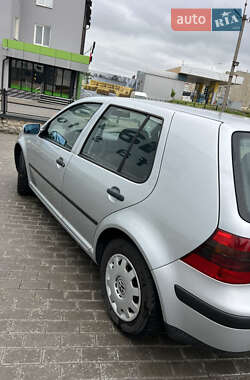 Хетчбек Volkswagen Golf 2001 в 