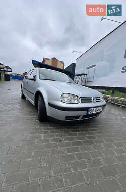 Хетчбек Volkswagen Golf 2001 в 
