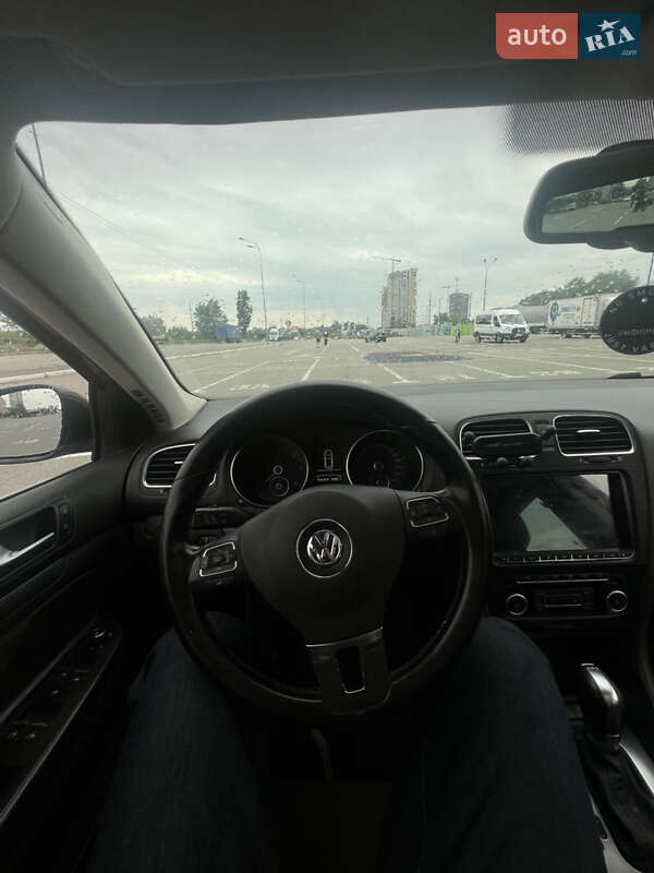 Універсал Volkswagen Golf 2011 в Києві