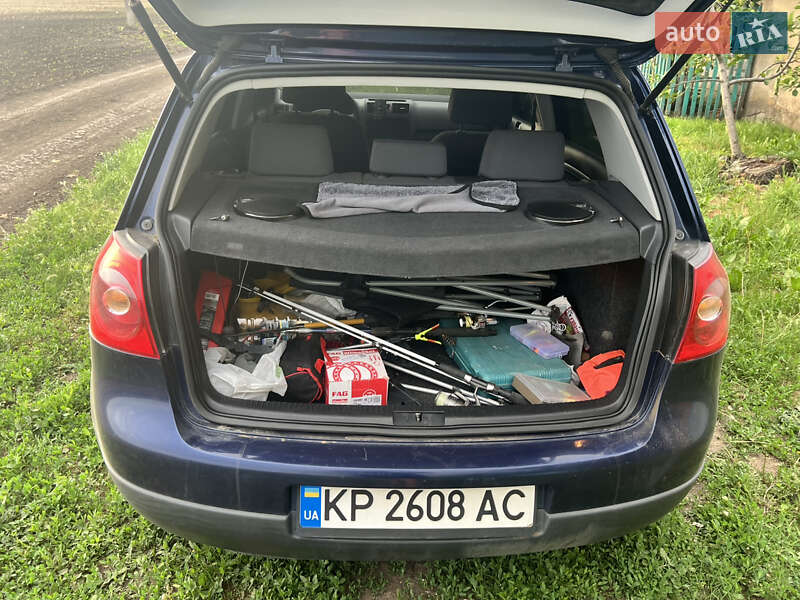 Хетчбек Volkswagen Golf 2004 в Васильківці