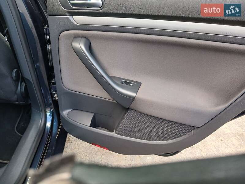 Универсал Volkswagen Golf 2008 в Гадяче