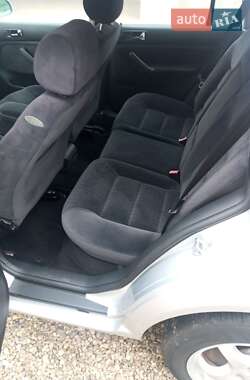 Універсал Volkswagen Golf 2001 в 