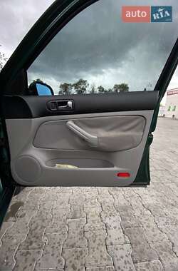 Хетчбек Volkswagen Golf 1998 в 