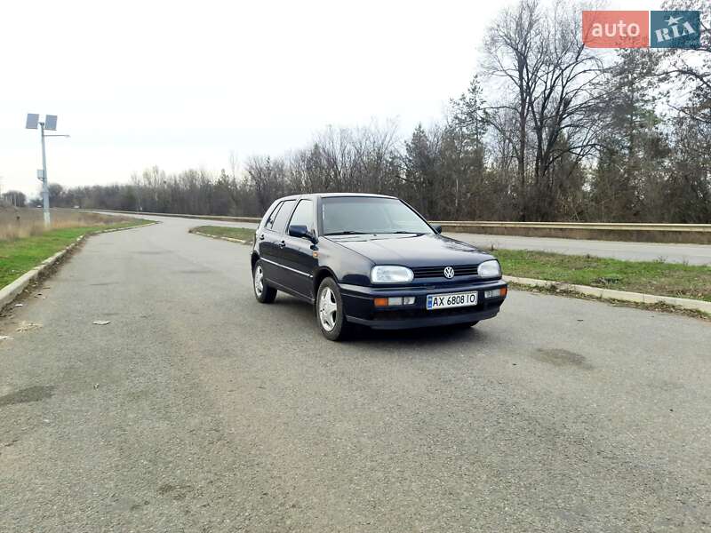 Хетчбек Volkswagen Golf 1995 в 