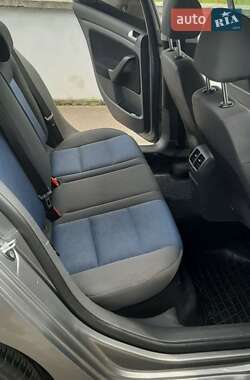 Хэтчбек Volkswagen Golf 2008 в 