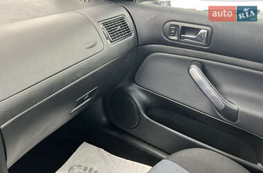 Хэтчбек Volkswagen Golf 2003 в 