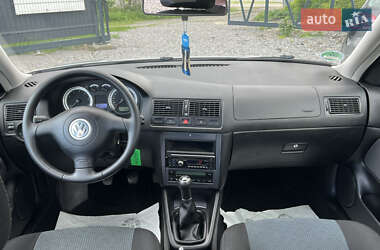 Хэтчбек Volkswagen Golf 2003 в 