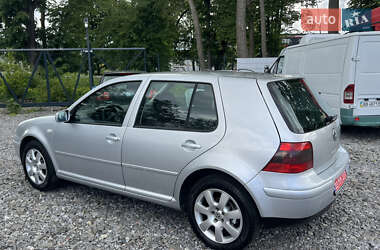 Хэтчбек Volkswagen Golf 2003 в 