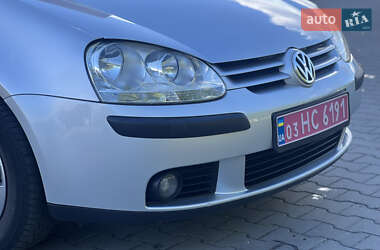 Хэтчбек Volkswagen Golf 2005 в 