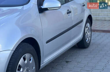 Хэтчбек Volkswagen Golf 2005 в 