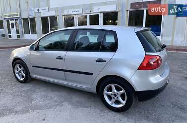 Хэтчбек Volkswagen Golf 2004 в 