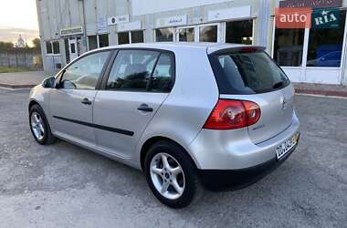 Хэтчбек Volkswagen Golf 2004 в 