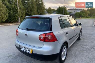 Хэтчбек Volkswagen Golf 2004 в 
