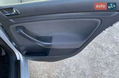 Хэтчбек Volkswagen Golf 2004 в 