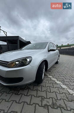 Хэтчбек Volkswagen Golf 2009 в 
