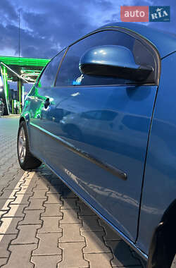 Хэтчбек Volkswagen Golf 2006 в 