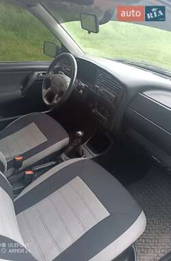 Хетчбек Volkswagen Golf 1994 в 