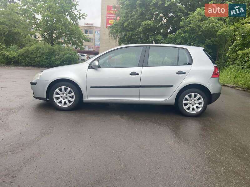 Хэтчбек Volkswagen Golf 2009 в Луцке