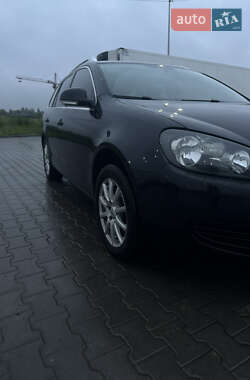Универсал Volkswagen Golf 2010 в 