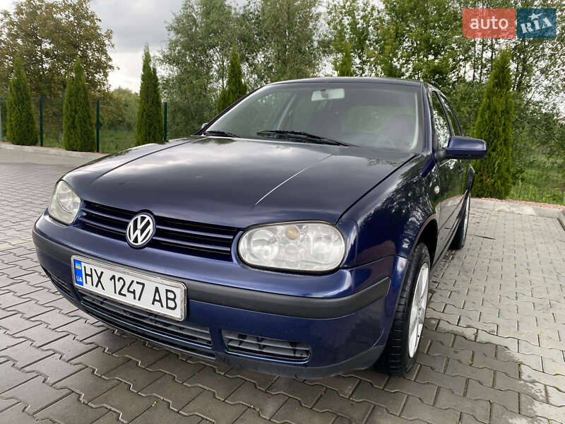 Хэтчбек Volkswagen Golf 2000 в 