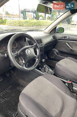 Хэтчбек Volkswagen Golf 2000 в 