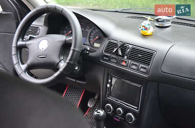 Хэтчбек Volkswagen Golf 2001 в 