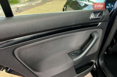 Універсал Volkswagen Golf 2011 в 