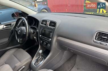 Хэтчбек Volkswagen Golf 2013 в 