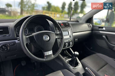 Хэтчбек Volkswagen Golf 2006 в 