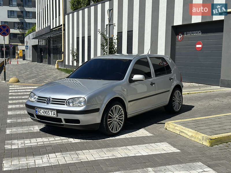 Хетчбек Volkswagen Golf 2003 в 