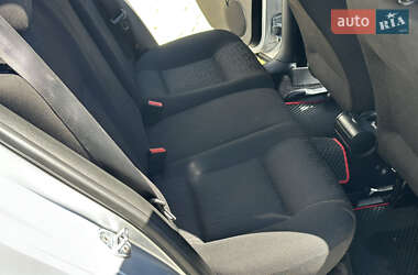 Хетчбек Volkswagen Golf 2003 в 