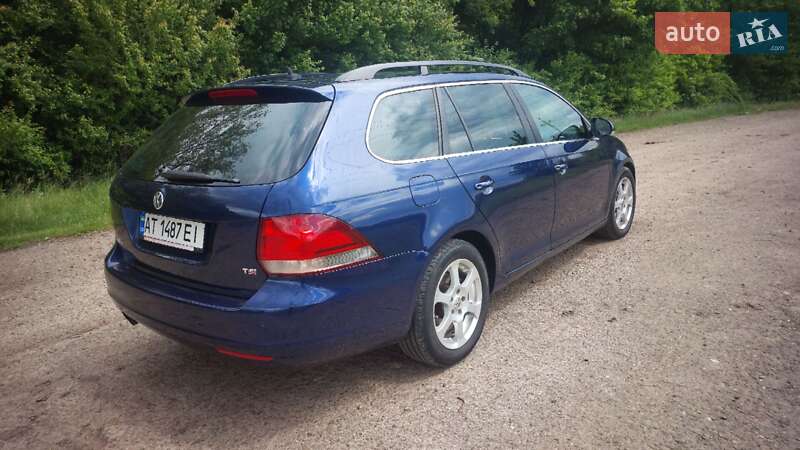 Универсал Volkswagen Golf 2010 в Хотине