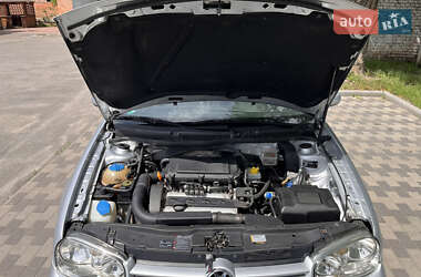 Хэтчбек Volkswagen Golf 2000 в 