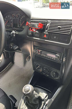 Хэтчбек Volkswagen Golf 2000 в 