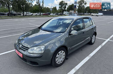 Хэтчбек Volkswagen Golf 2004 в 