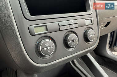 Хэтчбек Volkswagen Golf 2009 в 