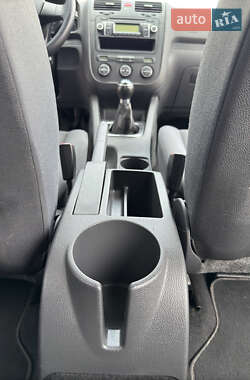 Хэтчбек Volkswagen Golf 2009 в 