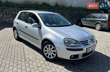 Хэтчбек Volkswagen Golf 2004 в Ровно
