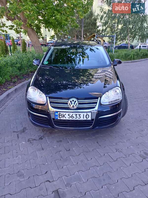 Універсал Volkswagen Golf 2009 в Луцьку