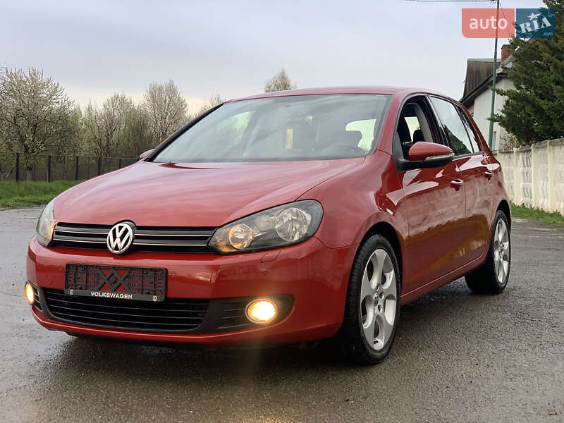 Хетчбек Volkswagen Golf 2009 в 