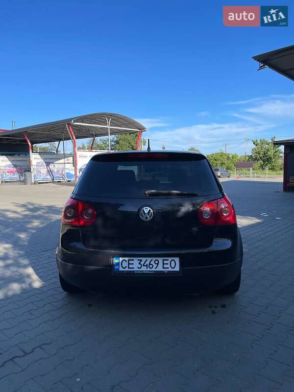 Хэтчбек Volkswagen Golf 2005 в Черновцах