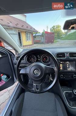 Універсал Volkswagen Golf 2010 в 